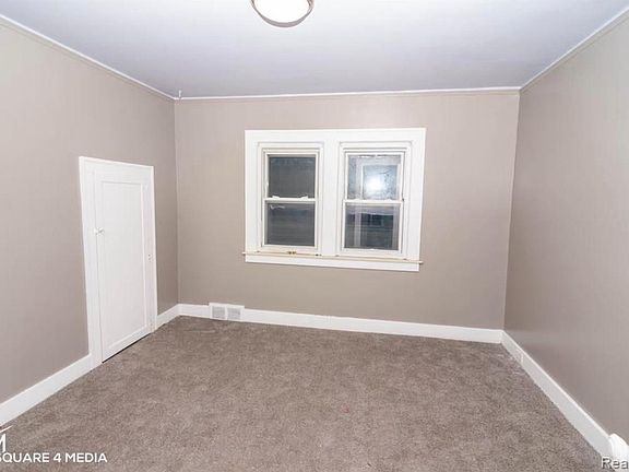 3rd image of 5247 Argyle Ave