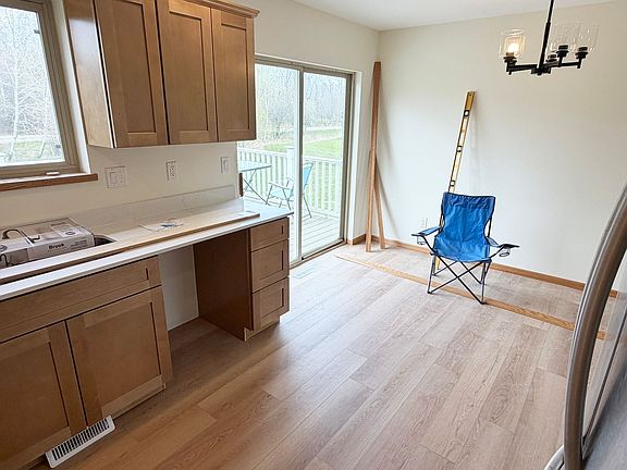 4th image of 2704 Parkway Ln