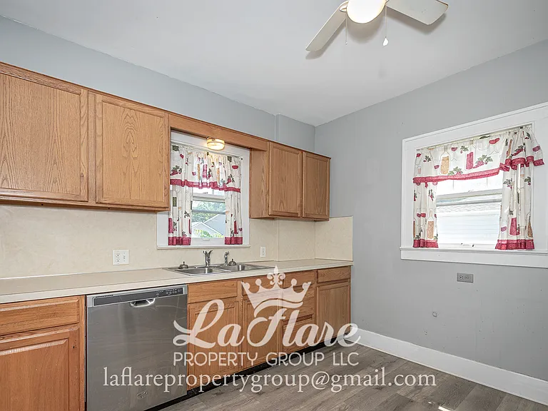 613 Locust St — Photo 12