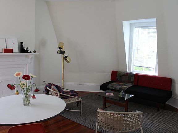 2nd image of 120 W Waldburg St APT 3