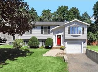 26 Marmon Ct, Springfield, MA 01129