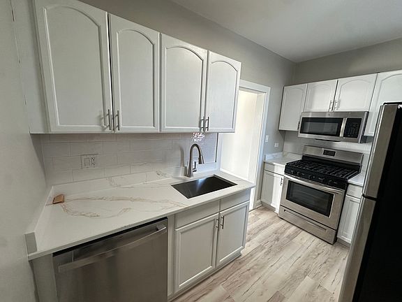 4th image of 6949-6959 S Merrill Ave #A2