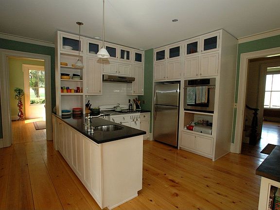 Spacious Kitchen