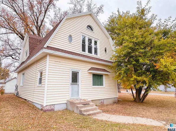 303 N. Liberty Ave., Madison, SD 57042