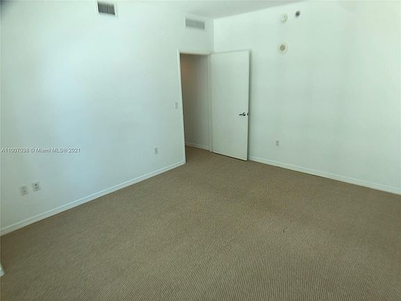 5th image of 950 Brickell Bay Dr APT 702