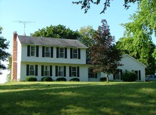 10787 Cedar River Estates Dr, Fowlerville, MI 48836