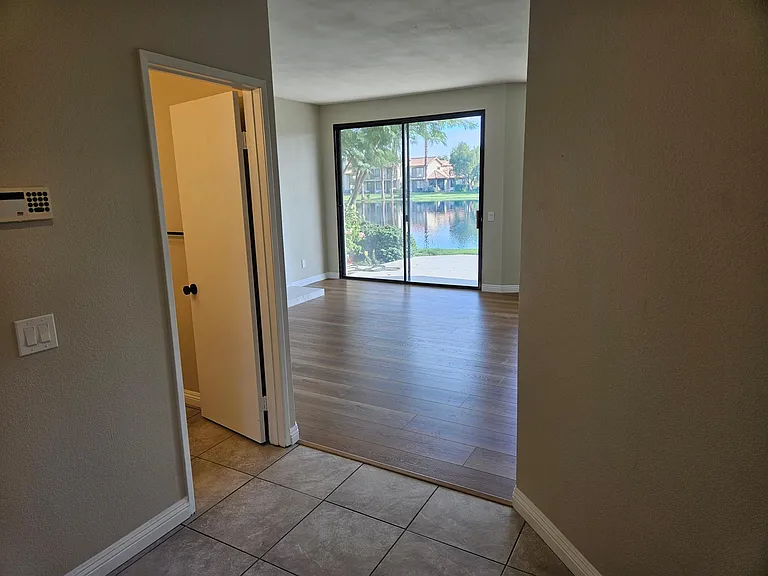 55192 Firestone — Photo 29