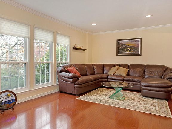 2nd image of 114 Woodlake Dr W #114