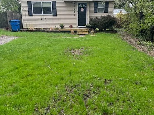2971 Chrysler Ave, Waterford, MI 48328