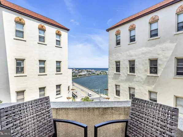 400 Deal Lake Dr APT 8F, Asbury Park, NJ 07712