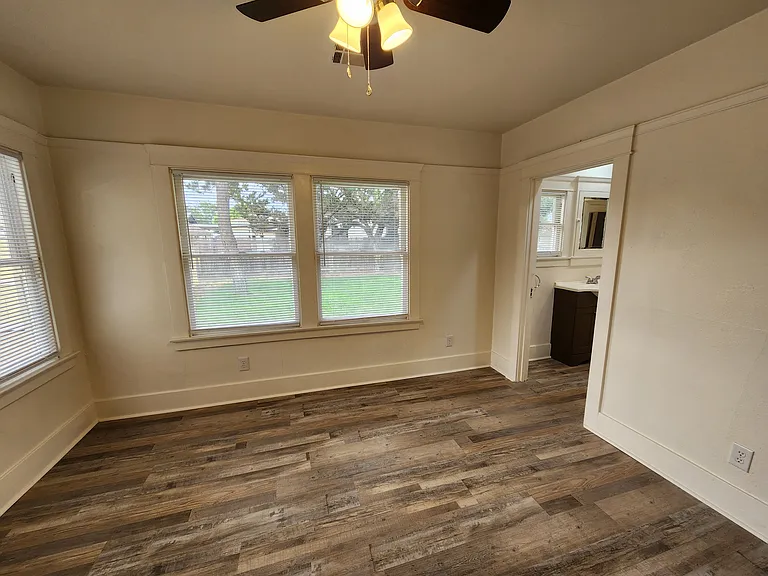 401 N Cherry St — Photo 45