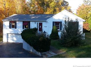 17 Burlake Rd, Quaker Hill, CT 06375