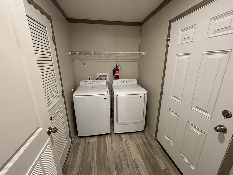131 Arlington Dr — Photo 8