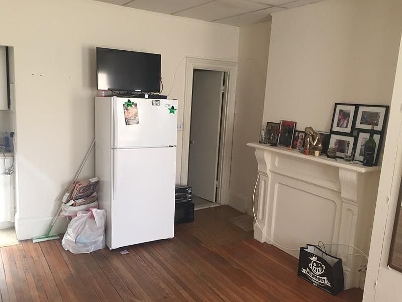2nd image of 34 Fairfield St #6