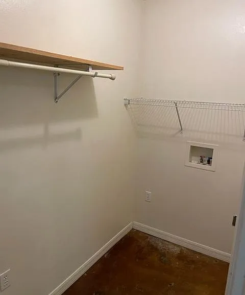 211 Gloria St — Photo 3