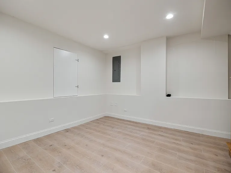 1906 Orrington Ave — Photo 6