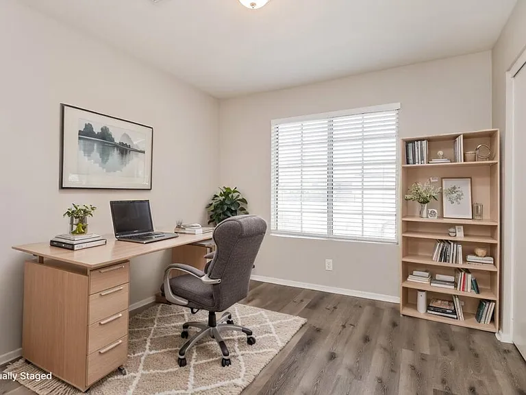 1042 S Canal Dr — Photo 15