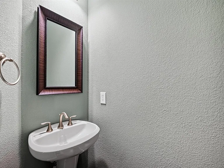 1333 W 23rd St #A — Photo 29