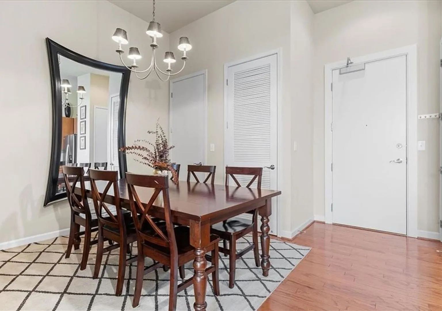 Charming 2BR Condo in Atlanta — Photo 4