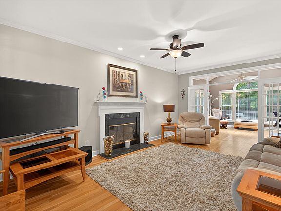 5th image of 105 Highstream Pl