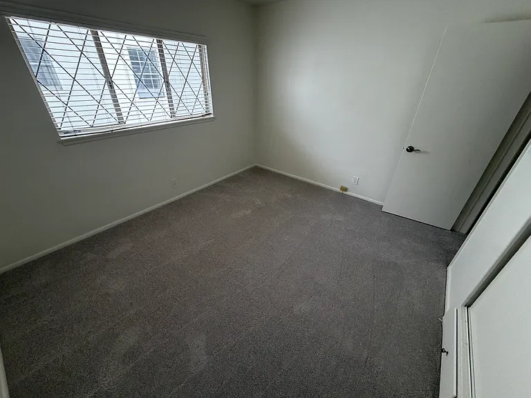 1130 N Louise St — Photo 22