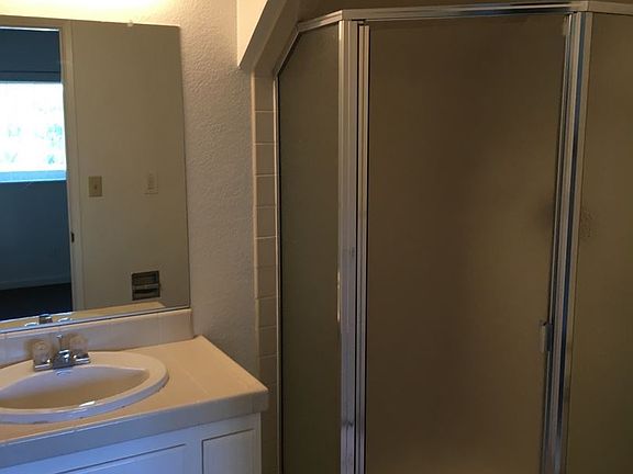 4th image of 2710 La Crescenta Dr