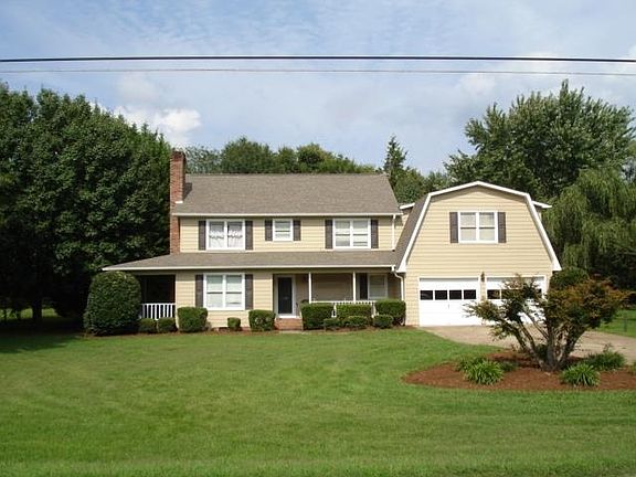 2nd image of 200 Knollwood Dr