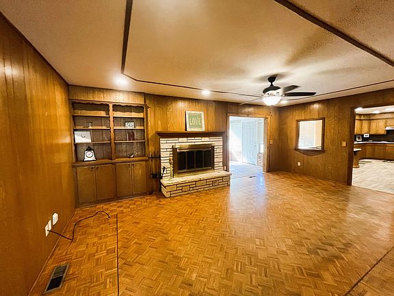 4th image of 2809 Windsor Blvd