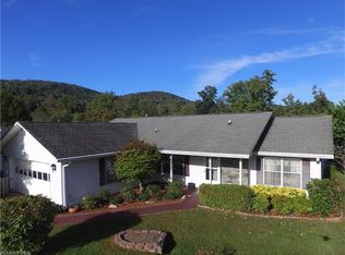 571 Woodfield Ln, Hendersonville, NC 28791