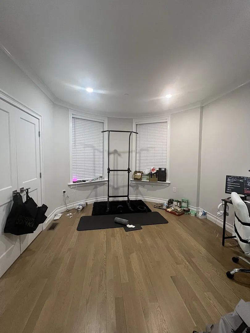 4 Bedroom-No Broker Fee! — Photo 4