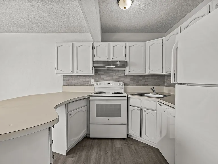 2915 Orchard Ave — Photo 5