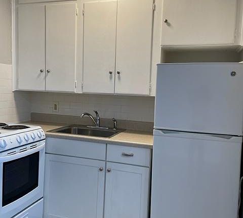 4th image of 400 S Ashland Ave #3