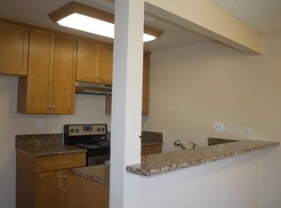 851 Domingo Dr APT 20, Newport Beach, CA 92660