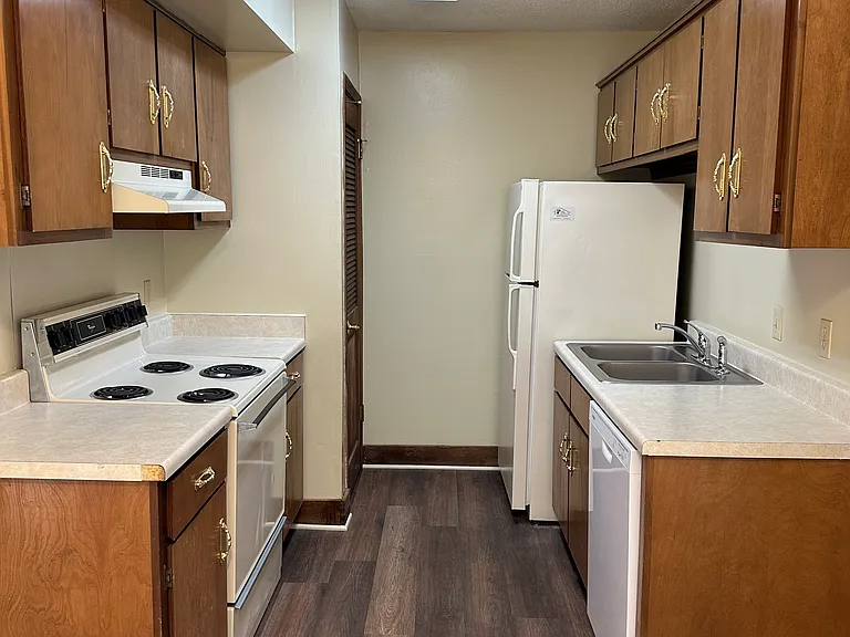 Dining room to kitchen