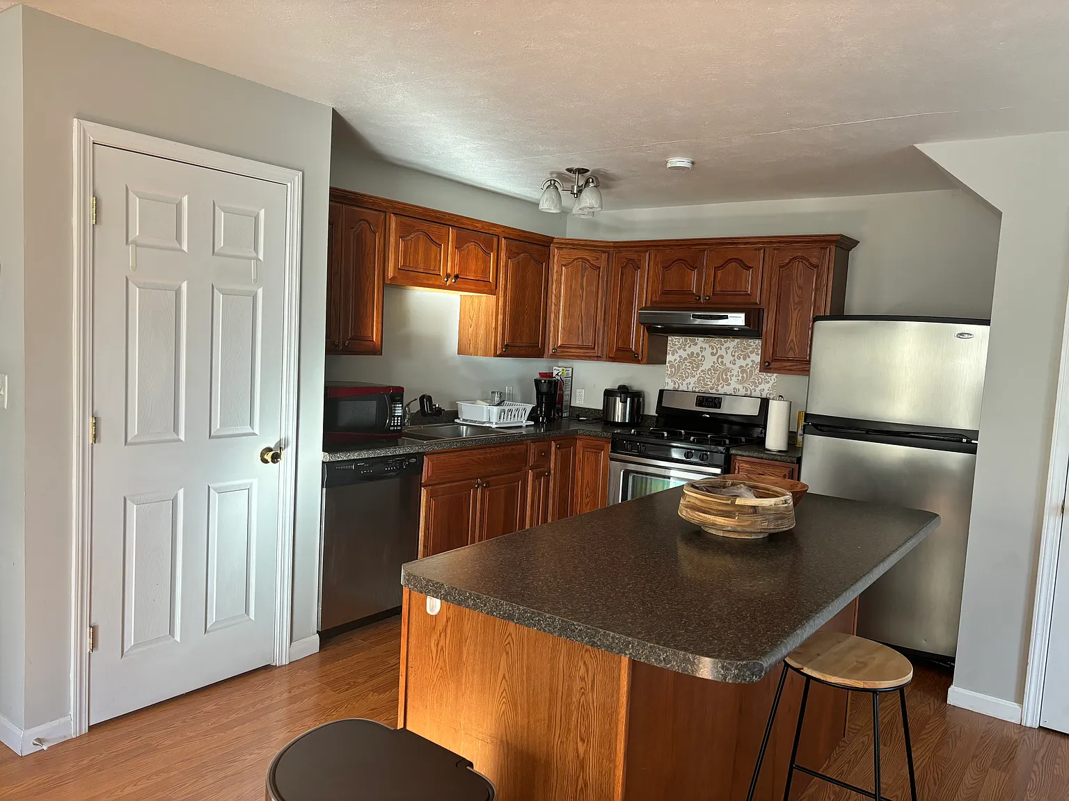 3 bed, 2.5 bath, 1529 sqft, $800 — Photo 2