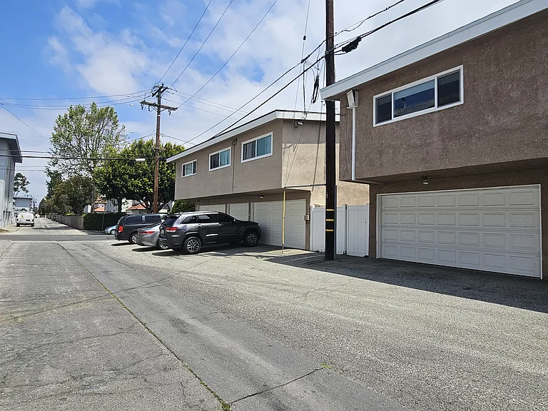 21007 Ladeene Ave #C — Photo 24