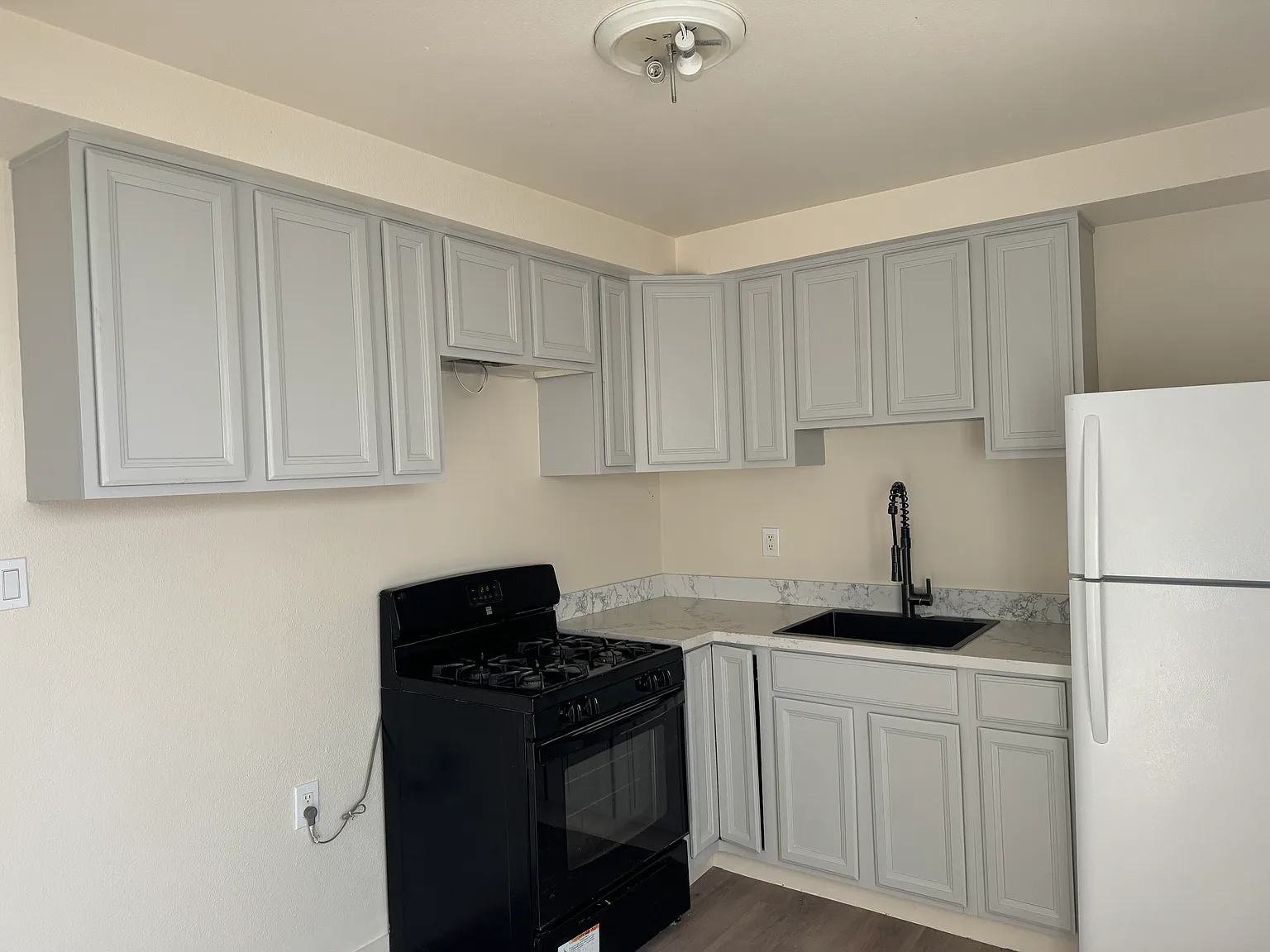 2 bed, 656 sqft, $2,750 — Photo 1