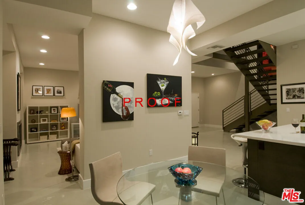 3 bed, 2.5 bath, 2550 sqft, $11,200 — Photo 3