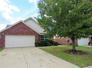 208 Hereford Rd, Aubrey, TX 76227