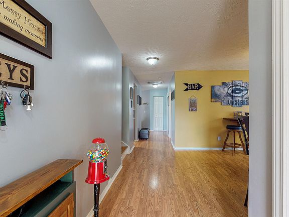 3rd image of 4024 Randall Ln