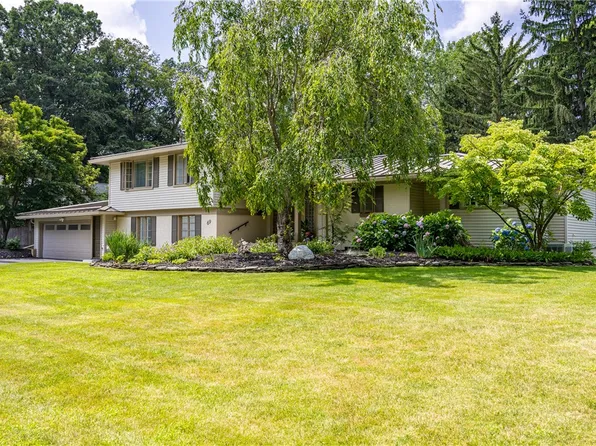69 Brookwood Rd, Rochester, NY 14610