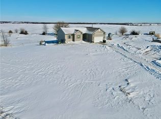 1492 Hogback Brg, Earlham, IA 50072