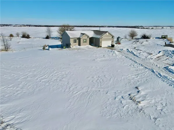 1492 Hogback Brg, Earlham, IA 50072