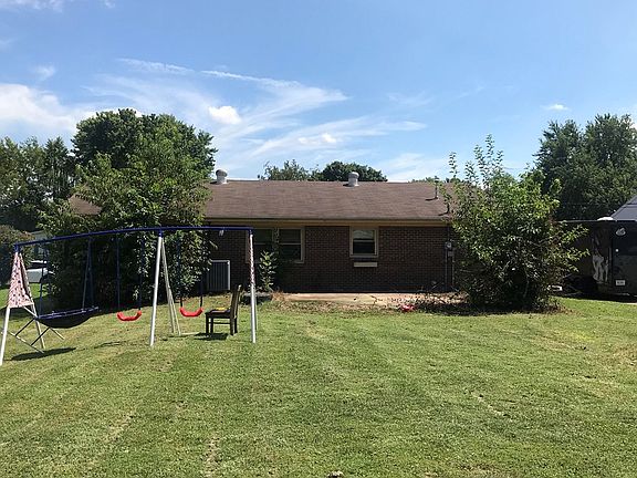 3rd image of 1340 Meadowlane Dr