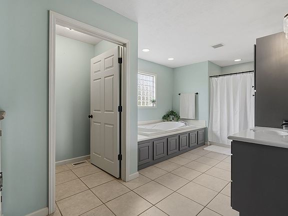 17th image of 6052 Morganton Rd