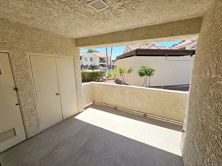 4805 Nara Vista Way — Photo 4