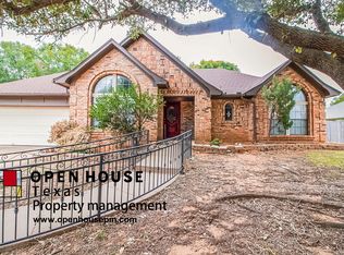 225 Montreal Dr, Hurst, TX 76054