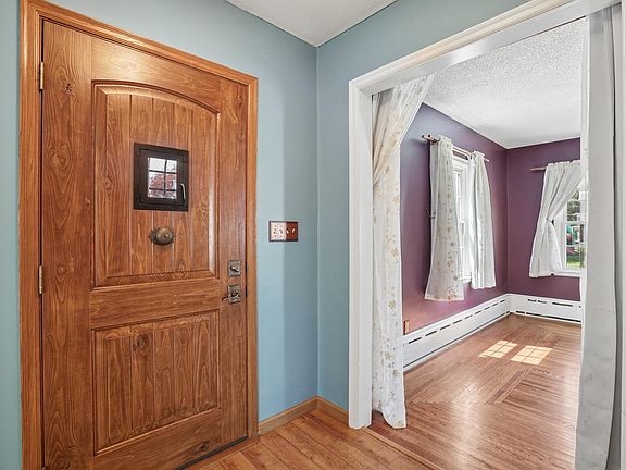 3rd image of 825 14th St E