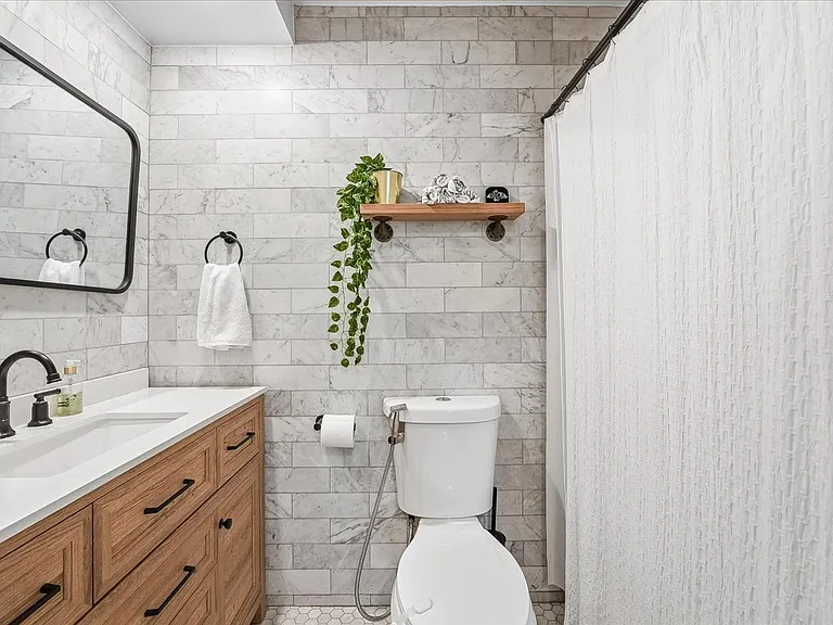 300 Winston Dr #L5 — Photo 24