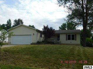 11259 Hillview Dr, Cement City, MI